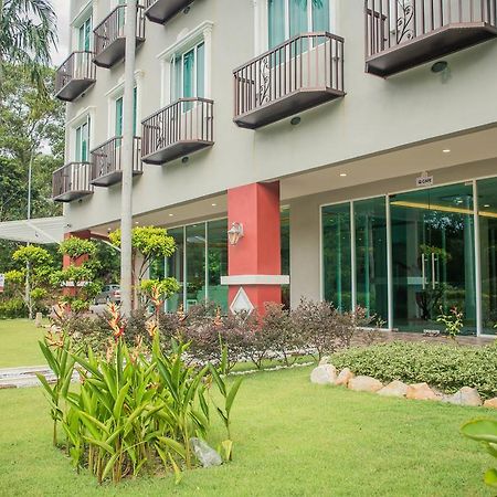 Qlassic Hotel Σεπάνγκ Εξωτερικό φωτογραφία