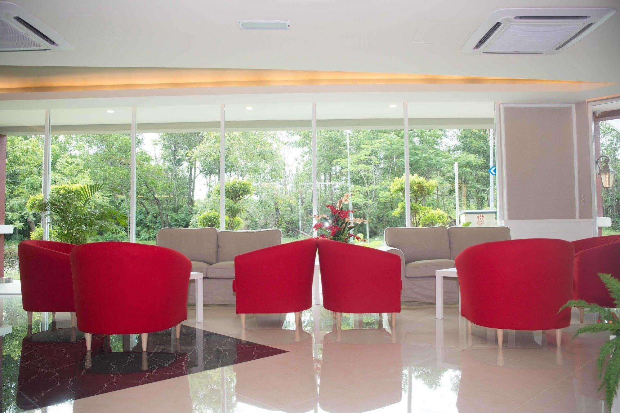 Qlassic Hotel Σεπάνγκ Εξωτερικό φωτογραφία
